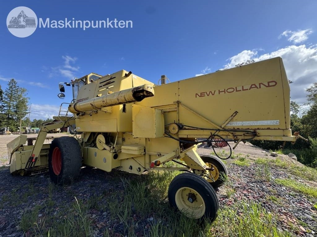 New Holland 1530 - Mähdrescher: das Bild 2 New Holland 1530 - Mähdrescher: das Bild 2