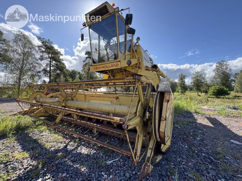 New Holland 1530 - Mähdrescher: das Bild 1 New Holland 1530 - Mähdrescher: das Bild 1