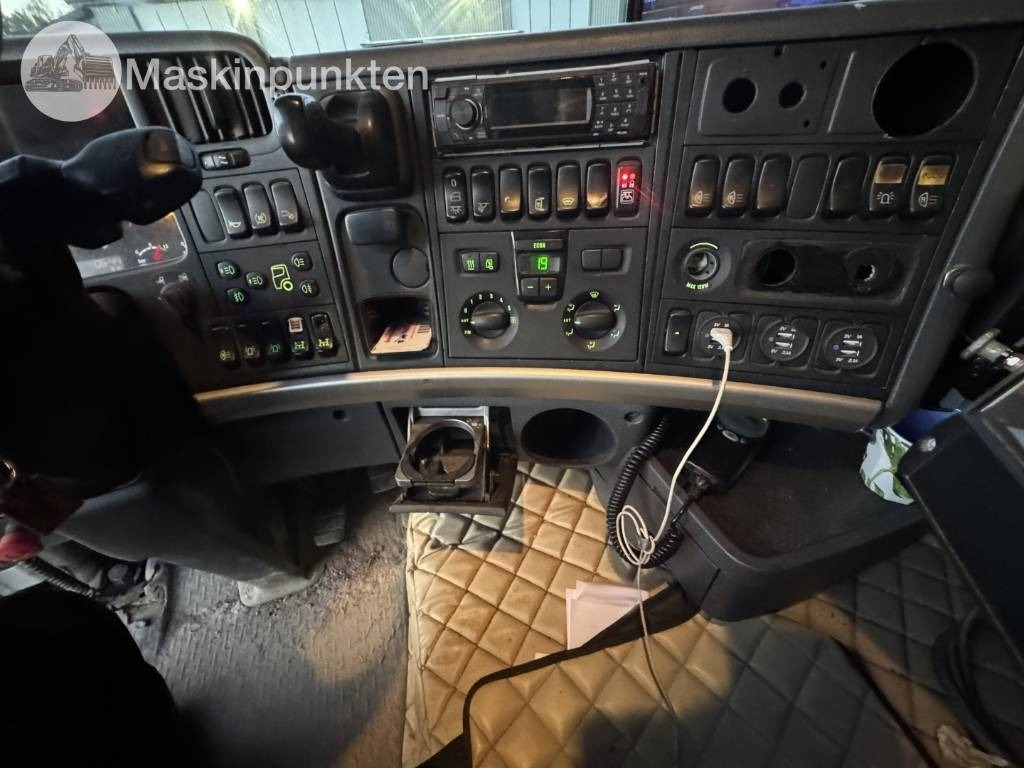 Abrollkipper Scania R 480 LB: das Bild 35 Abrollkipper Scania R 480 LB: das Bild 35