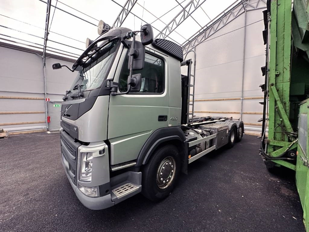 Volvo FM 420 - Abrollkipper: das Bild 2 Volvo FM 420 - Abrollkipper: das Bild 2