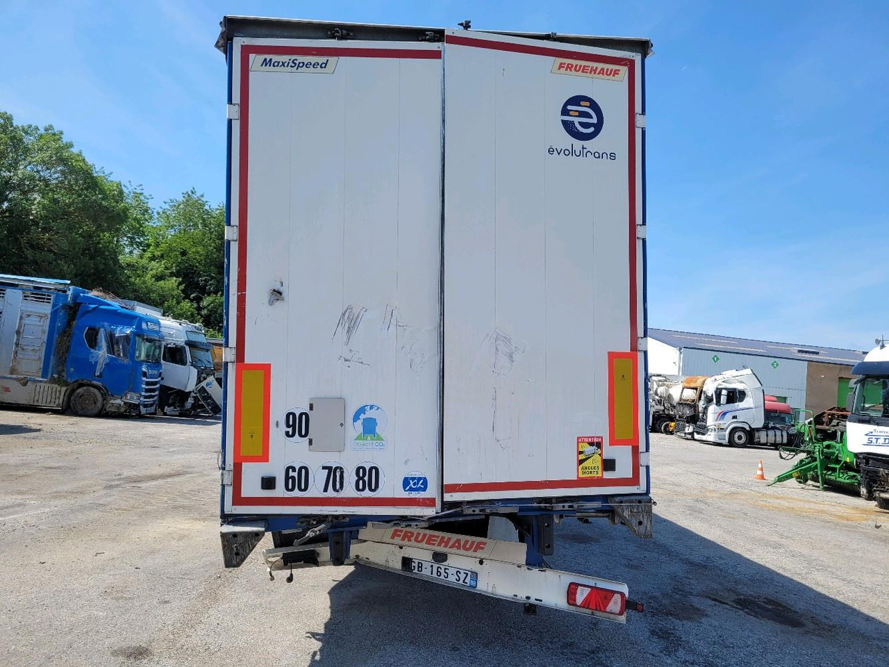 FRUEHAUF FKSRT4 SAVOYARDE 3 ESSIEUX - Planenauflieger: das Bild 5 FRUEHAUF FKSRT4 SAVOYARDE 3 ESSIEUX - Planenauflieger: das Bild 5