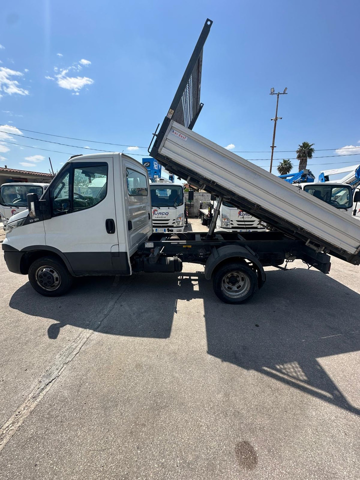 IVECO DAILY 35C12 - Kipper: das Bild 3 IVECO DAILY 35C12 - Kipper: das Bild 3