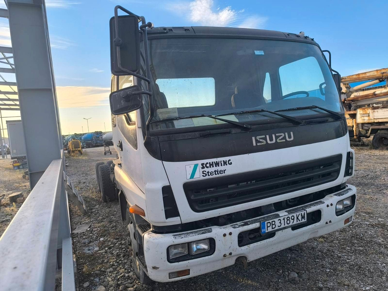 Isuzu 2.8 CXZ 81 - Fahrgestell LKW: das Bild 1 Isuzu 2.8 CXZ 81 - Fahrgestell LKW: das Bild 1