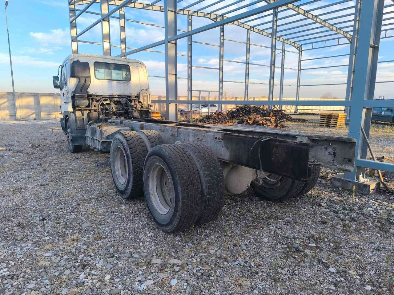 Isuzu 2.8 CXZ 81 - Fahrgestell LKW: das Bild 4 Isuzu 2.8 CXZ 81 - Fahrgestell LKW: das Bild 4