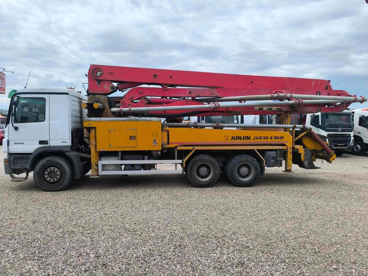 Mercedes-Benz ACTROS 3341 JUNJIN JXR 38-4 - Betonpumpe: das Bild 4 Mercedes-Benz ACTROS 3341 JUNJIN JXR 38-4 - Betonpumpe: das Bild 4
