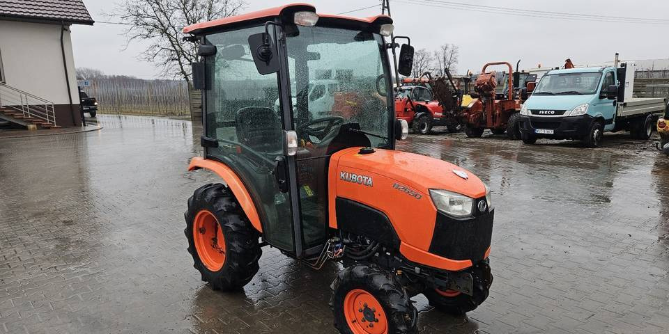 Ciągnik Kubota B2650 4x4 klima 26 KM hydrostat - Traktor: das Bild 4 Ciągnik Kubota B2650 4x4 klima 26 KM hydrostat - Traktor: das Bild 4