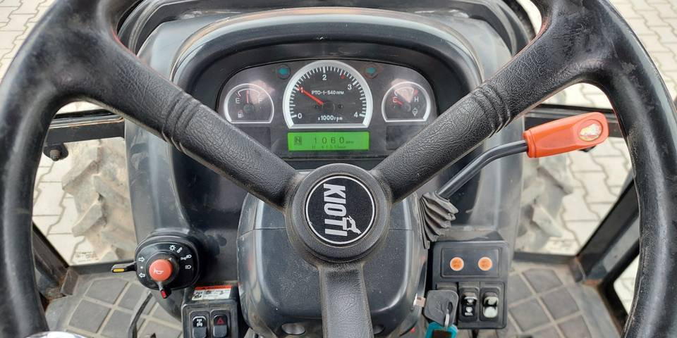 Traktor Kioti EX50 HST 50KM klimatyzacja przedni TUZ: das Bild 12