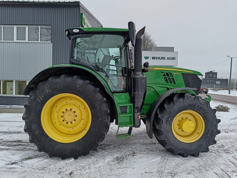 John Deere 6215R - Traktor: das Bild 2 John Deere 6215R - Traktor: das Bild 2
