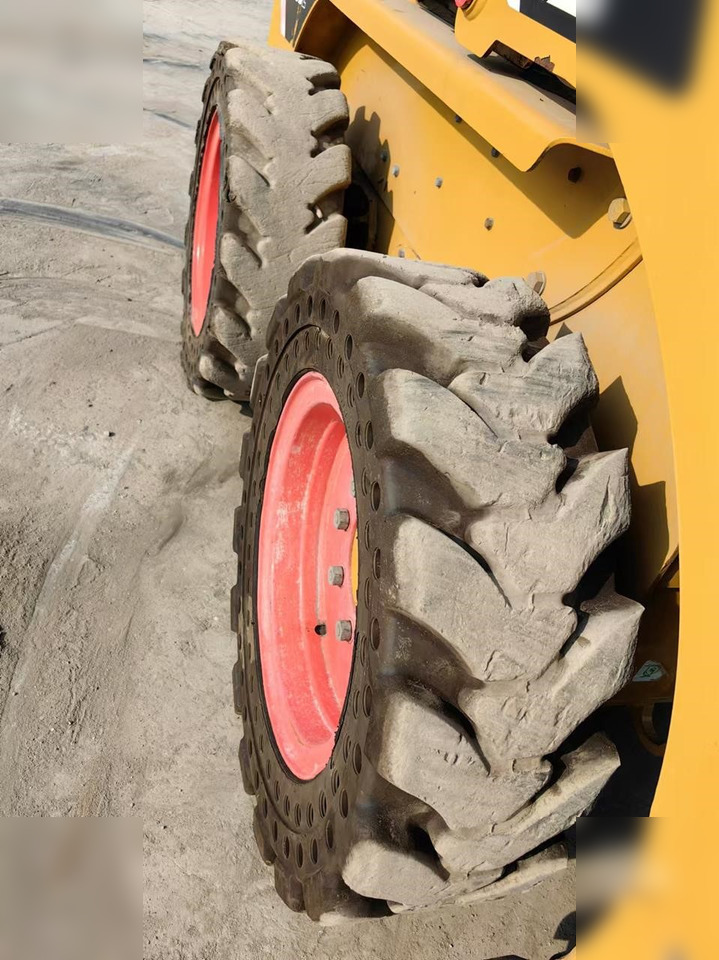 CATERPILLAR 226B - Kompaktlader: das Bild 4 CATERPILLAR 226B - Kompaktlader: das Bild 4