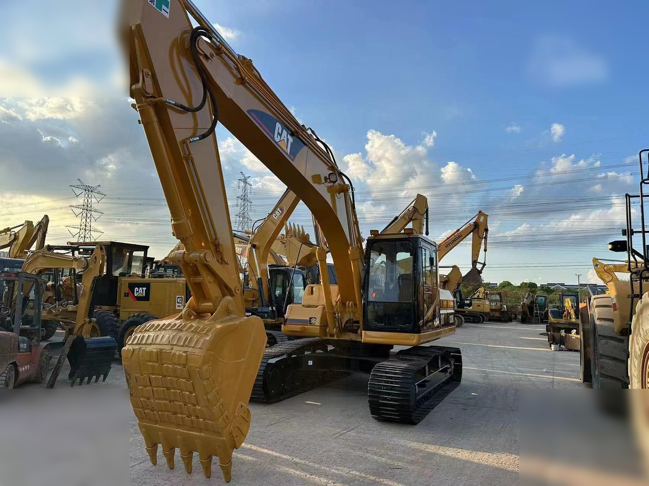 CATERPILLAR 320BL - Kettenbagger: das Bild 1 CATERPILLAR 320BL - Kettenbagger: das Bild 1