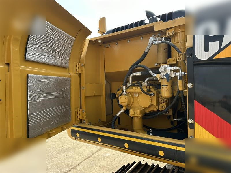 Kettenbagger CATERPILLAR 320D: das Bild 11