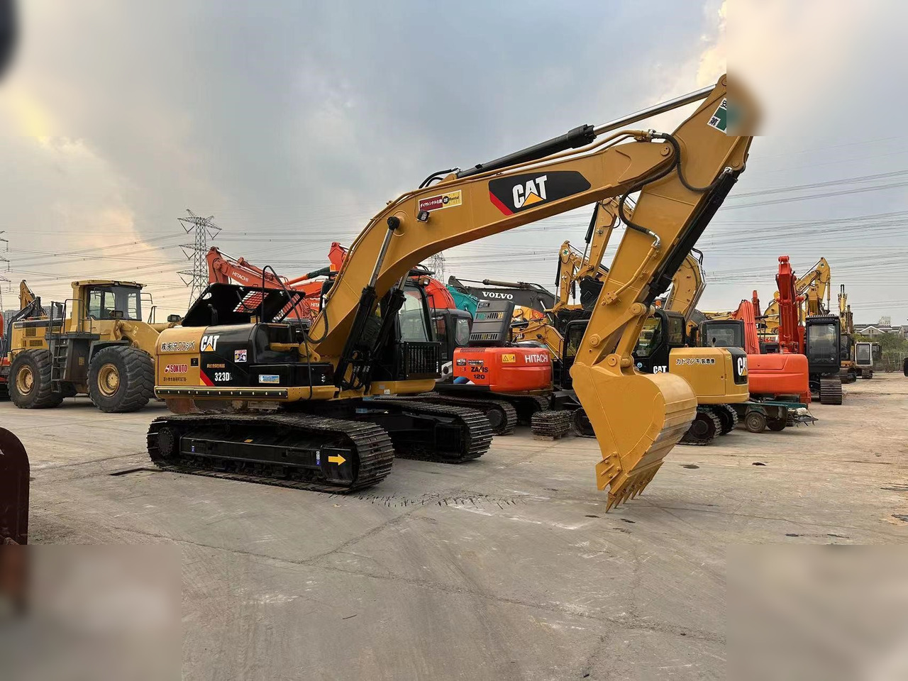 CATERPILLAR 323DL - Kettenbagger: das Bild 1 CATERPILLAR 323DL - Kettenbagger: das Bild 1