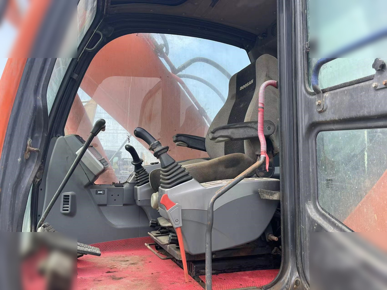 DOOSAN DX225 LCA - Kettenbagger: das Bild 4 DOOSAN DX225 LCA - Kettenbagger: das Bild 4