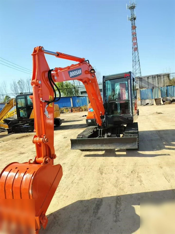 DOOSAN DX60-9C - Kettenbagger: das Bild 4 DOOSAN DX60-9C - Kettenbagger: das Bild 4