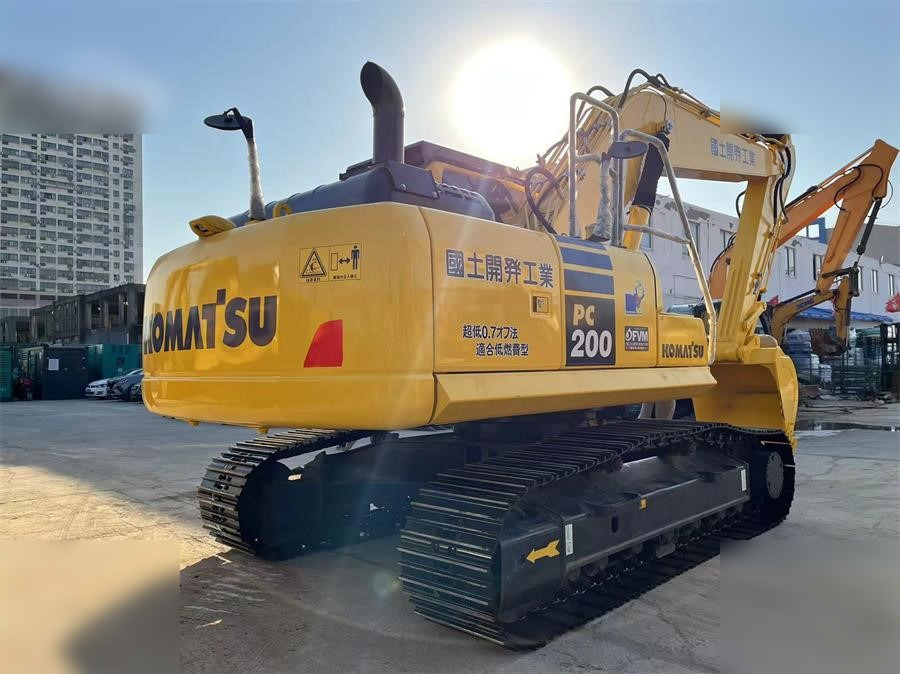 KOMATSU PC200-8 - Kettenbagger: das Bild 3 KOMATSU PC200-8 - Kettenbagger: das Bild 3