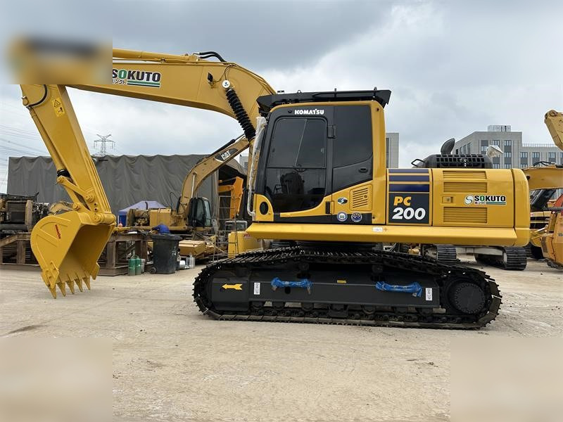KOMATSU PC200-8 - Kettenbagger: das Bild 2 KOMATSU PC200-8 - Kettenbagger: das Bild 2