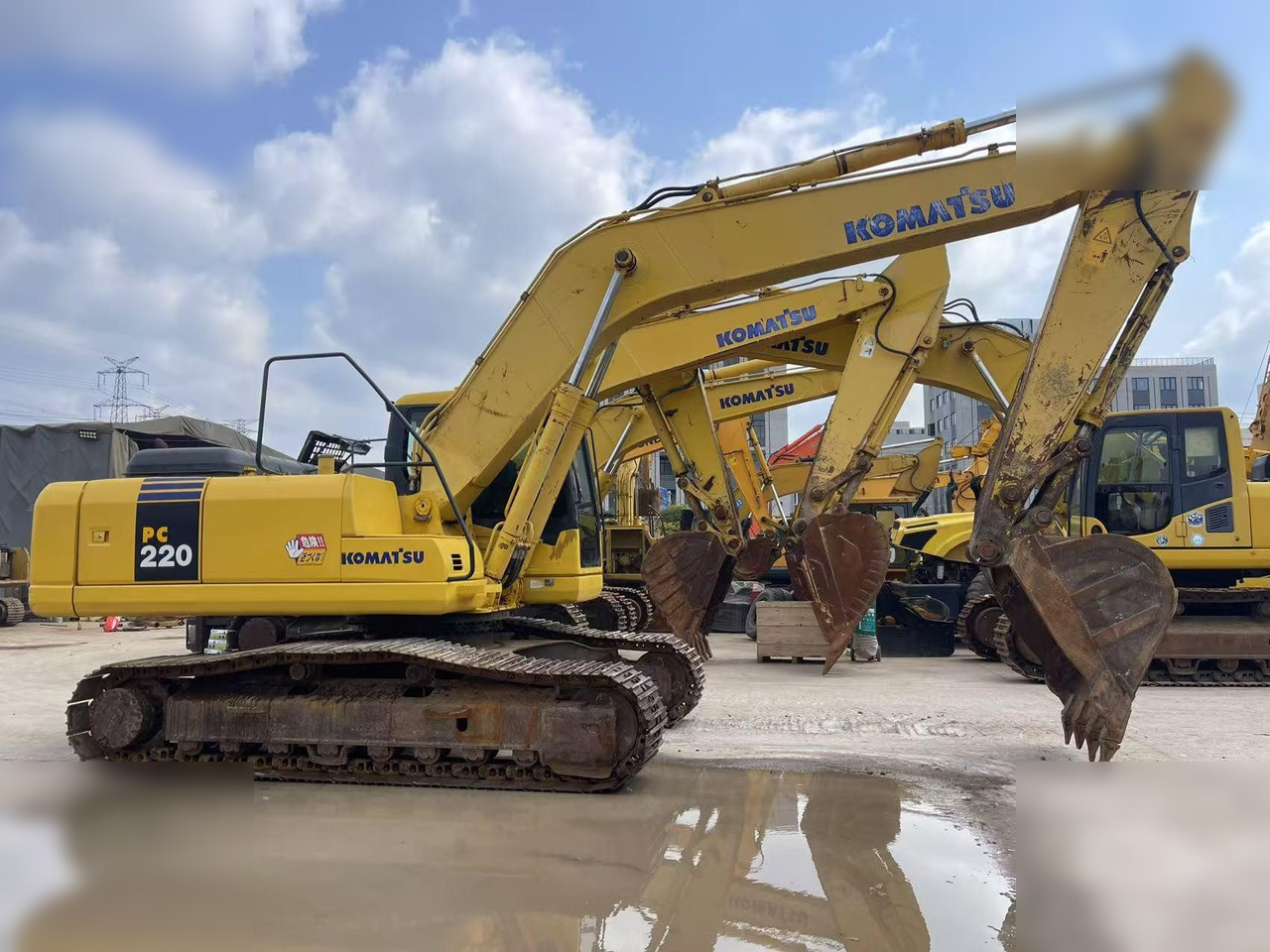 KOMATSU PC220-7 - Kettenbagger: das Bild 1 KOMATSU PC220-7 - Kettenbagger: das Bild 1