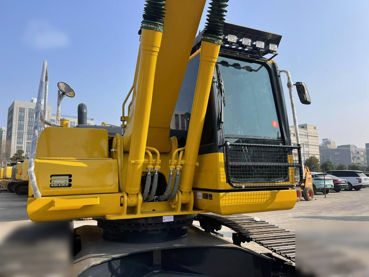 KOMATSU PC220-8 - Kettenbagger: das Bild 3 KOMATSU PC220-8 - Kettenbagger: das Bild 3