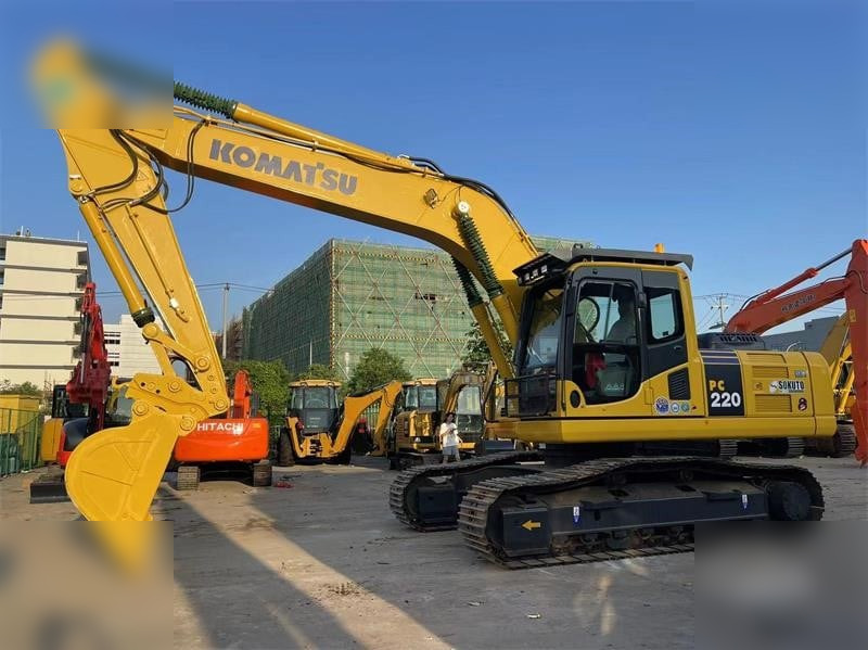 KOMATSU PC220-8 - Kettenbagger: das Bild 2 KOMATSU PC220-8 - Kettenbagger: das Bild 2