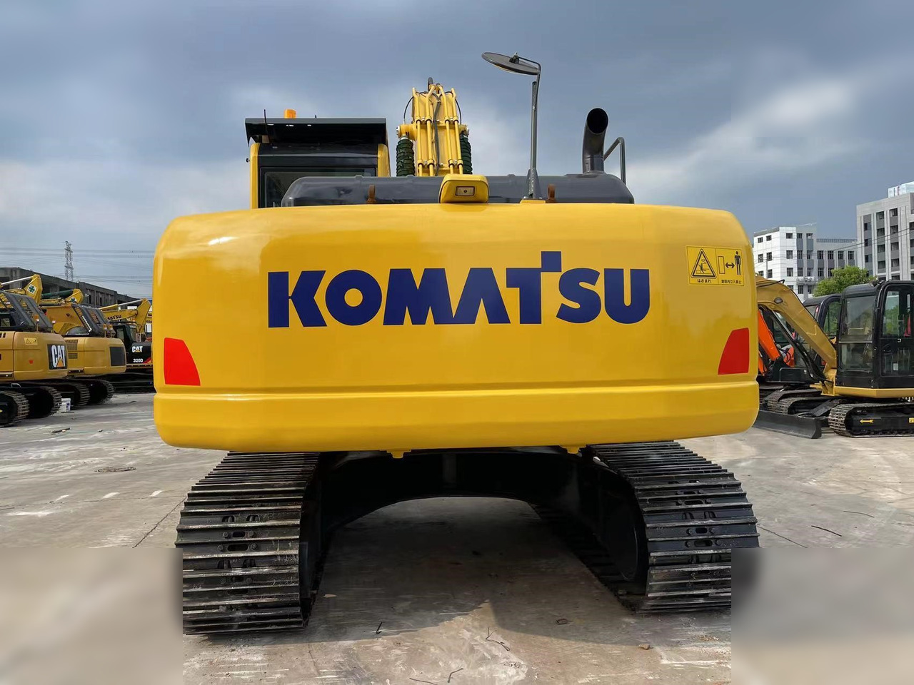 KOMATSU PC220-8 - Kettenbagger: das Bild 2 KOMATSU PC220-8 - Kettenbagger: das Bild 2