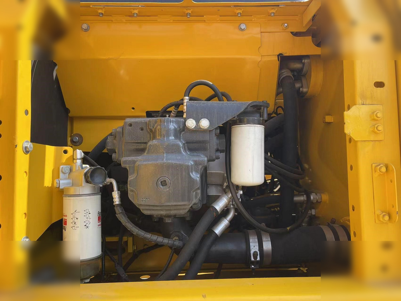 KOMATSU PC220-8 - Kettenbagger: das Bild 4 KOMATSU PC220-8 - Kettenbagger: das Bild 4