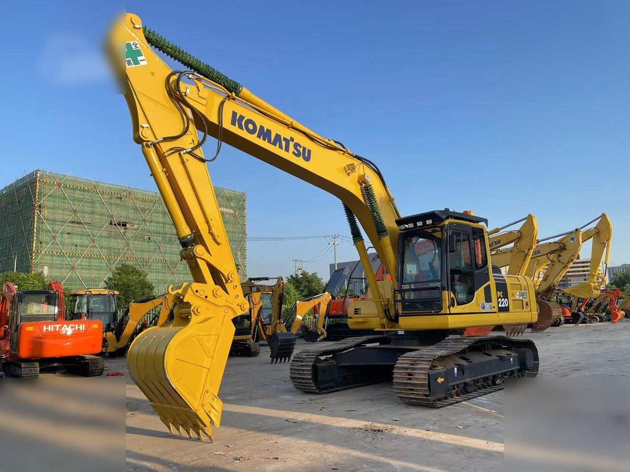 KOMATSU PC220-8 - Kettenbagger: das Bild 2 KOMATSU PC220-8 - Kettenbagger: das Bild 2