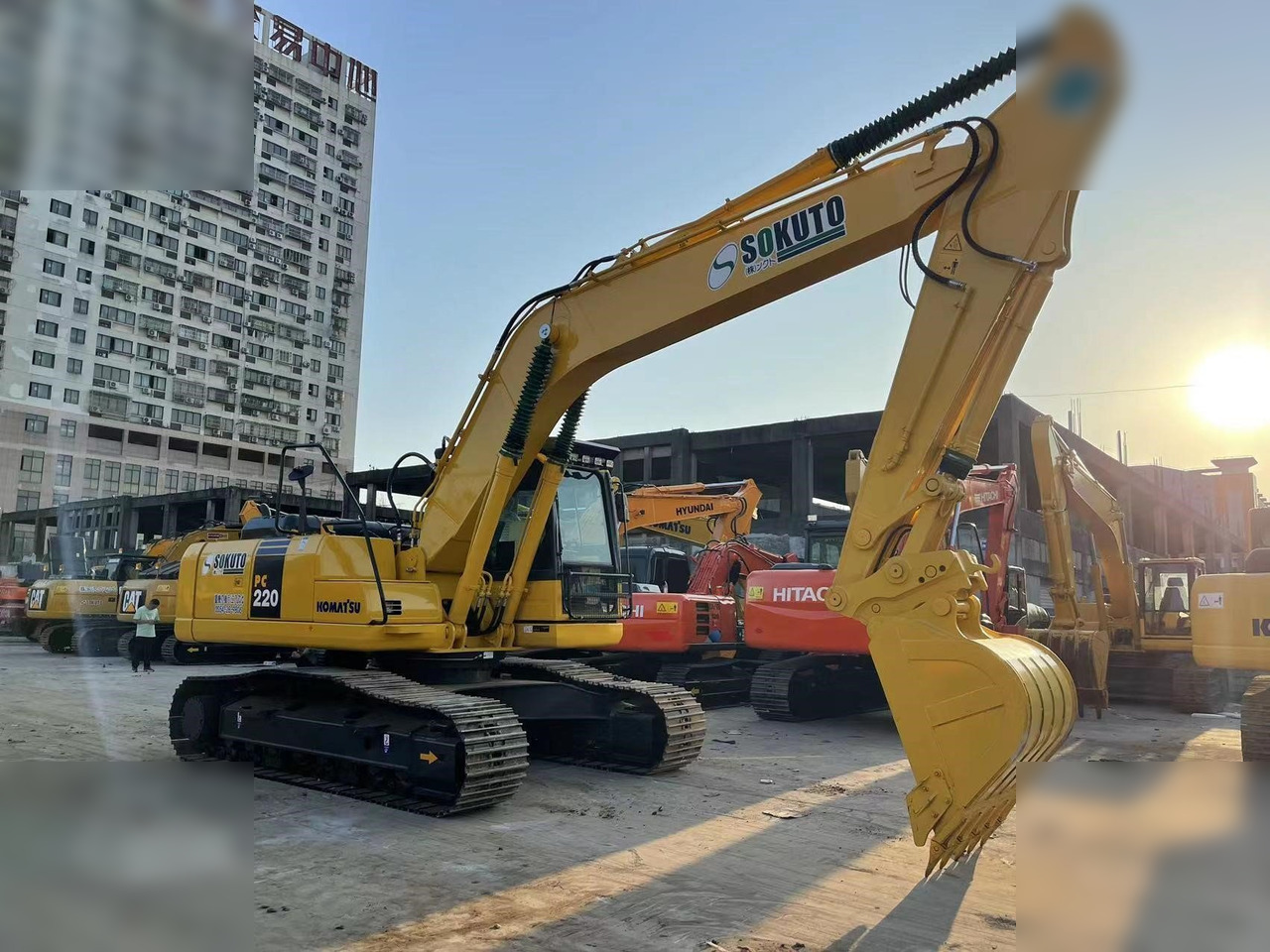KOMATSU PC220-8 - Kettenbagger: das Bild 1 KOMATSU PC220-8 - Kettenbagger: das Bild 1