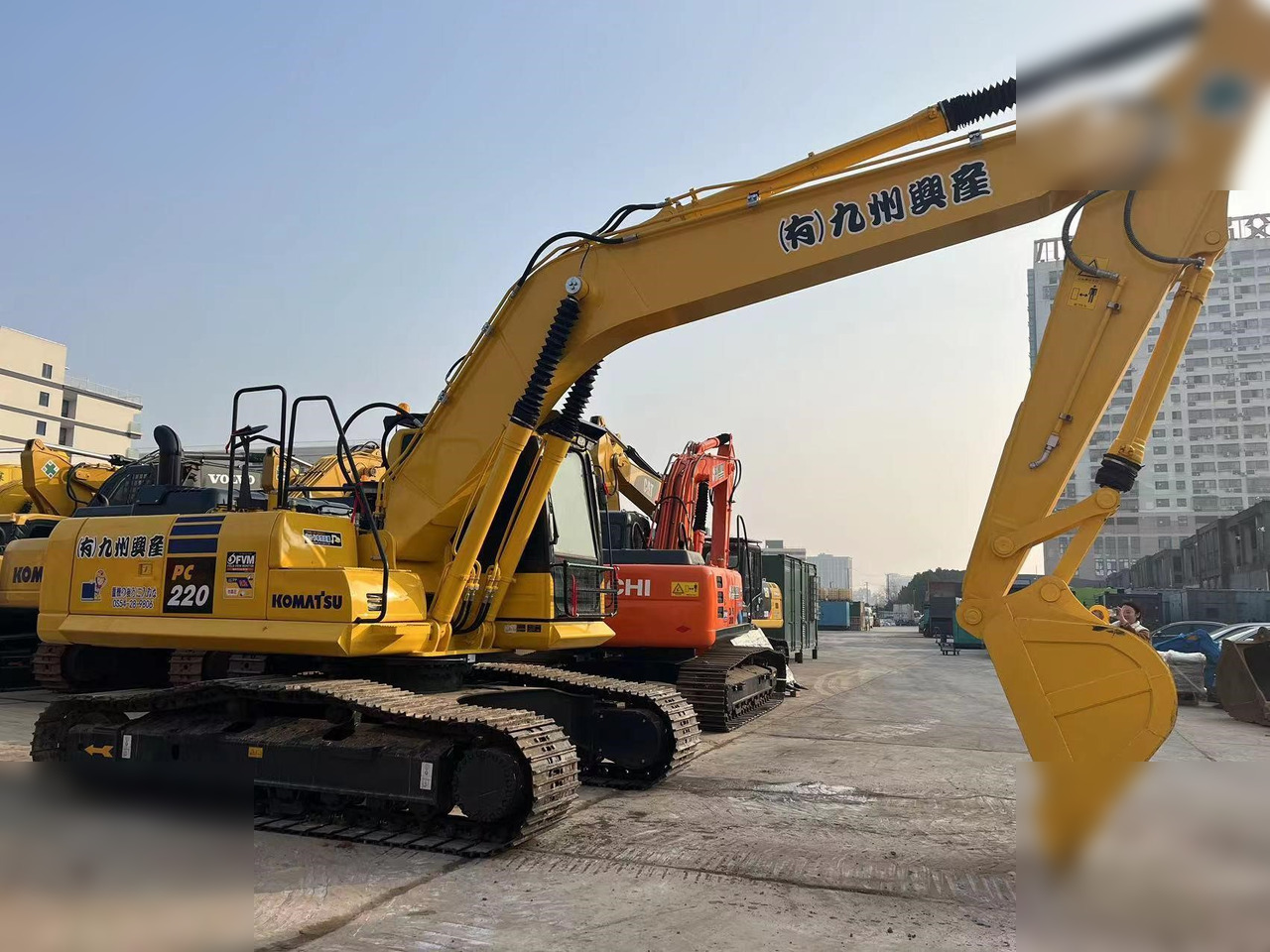 KOMATSU PC220-8M0 - Kettenbagger: das Bild 5 KOMATSU PC220-8M0 - Kettenbagger: das Bild 5