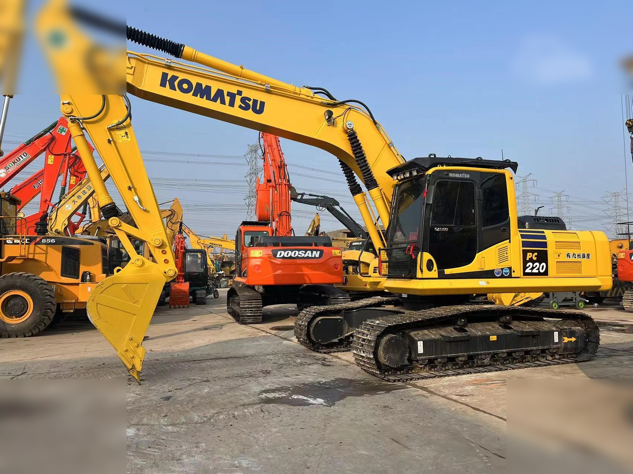 KOMATSU PC220-8M0 - Kettenbagger: das Bild 1 KOMATSU PC220-8M0 - Kettenbagger: das Bild 1