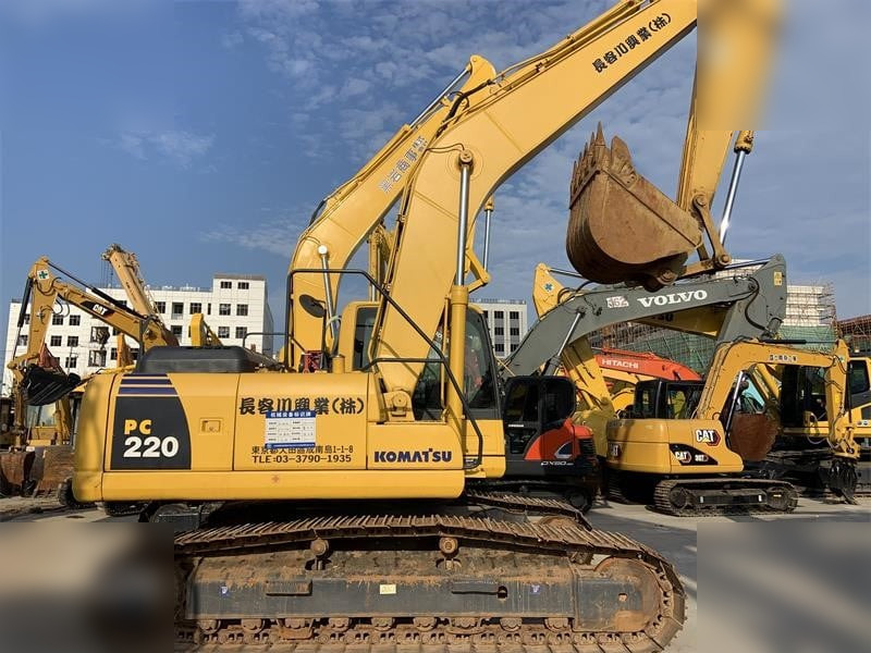 KOMATSU PC220-8N1 - Kettenbagger: das Bild 4 KOMATSU PC220-8N1 - Kettenbagger: das Bild 4