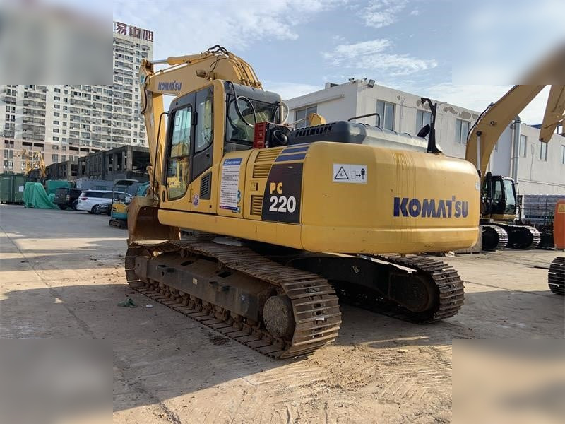 KOMATSU PC220-8N1 - Kettenbagger: das Bild 2 KOMATSU PC220-8N1 - Kettenbagger: das Bild 2