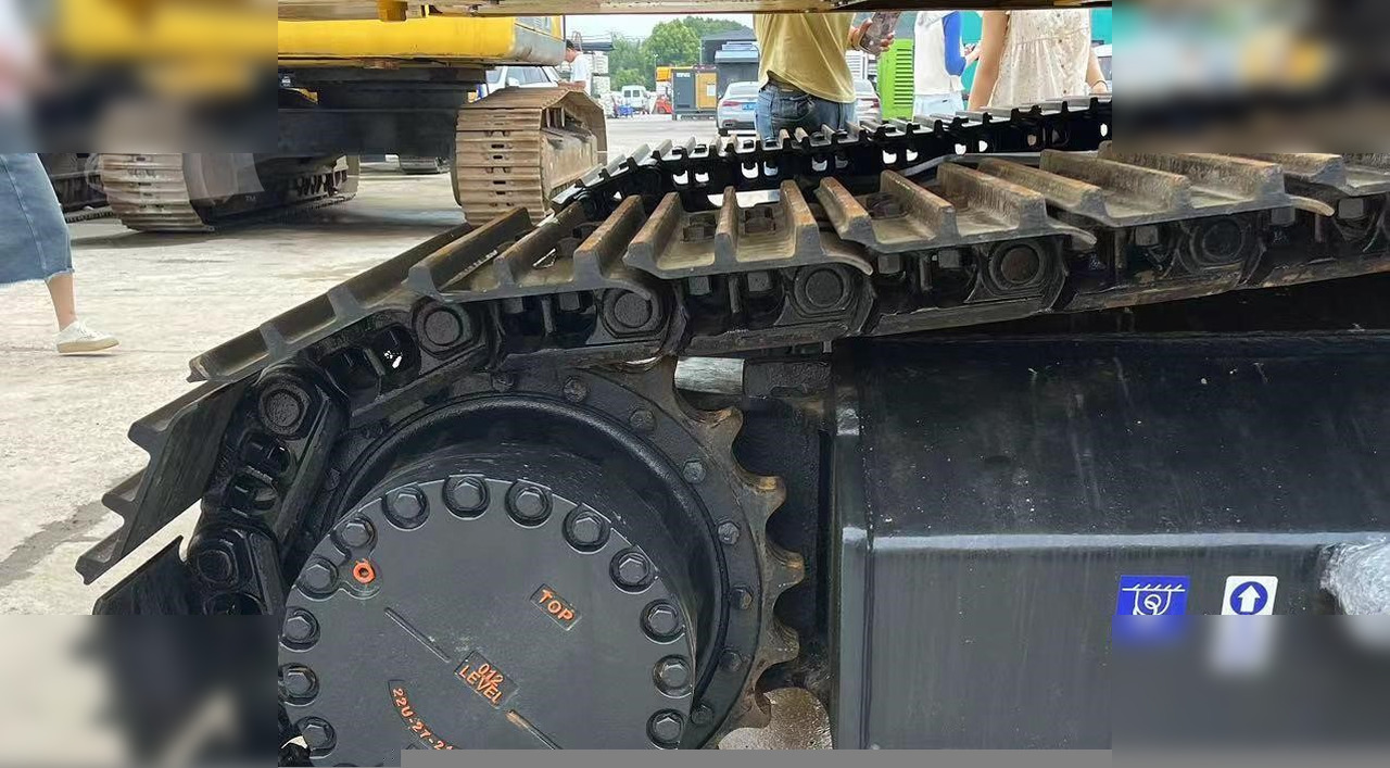 KOMATSU PC240 LC-8 - Kettenbagger: das Bild 4 KOMATSU PC240 LC-8 - Kettenbagger: das Bild 4