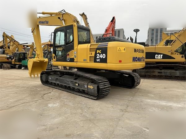 KOMATSU PC240 LC-8 - Kettenbagger: das Bild 4 KOMATSU PC240 LC-8 - Kettenbagger: das Bild 4
