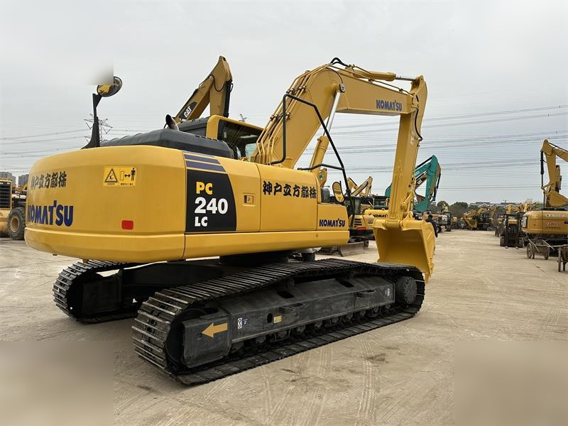 KOMATSU PC240 LC-8 - Kettenbagger: das Bild 3 KOMATSU PC240 LC-8 - Kettenbagger: das Bild 3