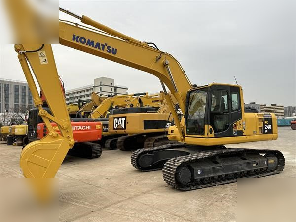 KOMATSU PC240 LC-8 - Kettenbagger: das Bild 3 KOMATSU PC240 LC-8 - Kettenbagger: das Bild 3