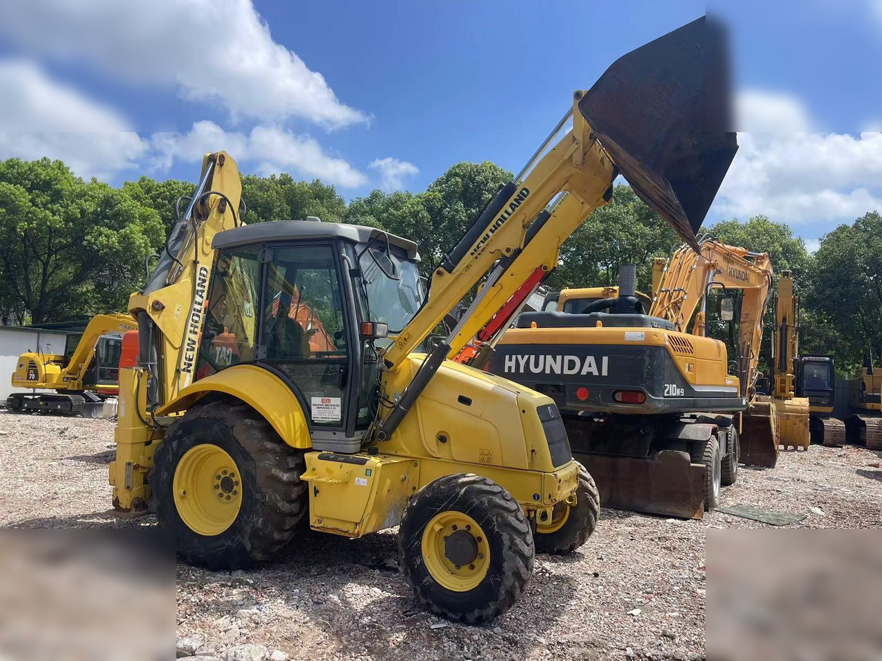 NEW HOLLAND LB95B-4PT - Baggerlader: das Bild 1 NEW HOLLAND LB95B-4PT - Baggerlader: das Bild 1