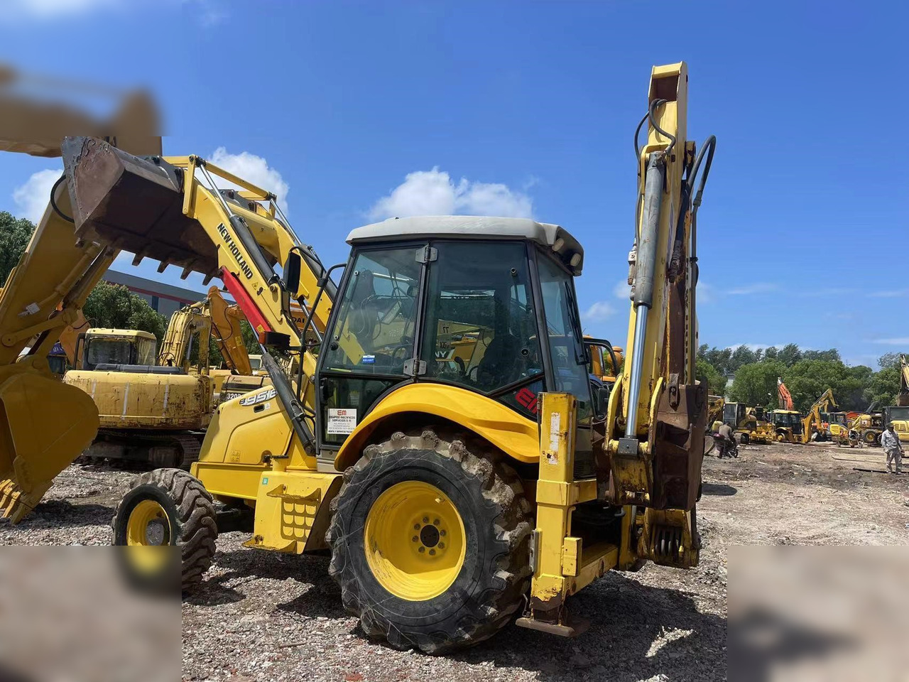 NEW HOLLAND LB95B-4PT - Baggerlader: das Bild 2 NEW HOLLAND LB95B-4PT - Baggerlader: das Bild 2