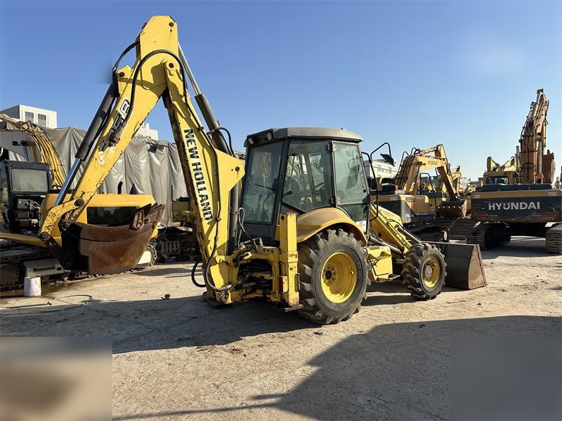 NEW HOLLAND LB95B-4PT - Baggerlader: das Bild 1 NEW HOLLAND LB95B-4PT - Baggerlader: das Bild 1