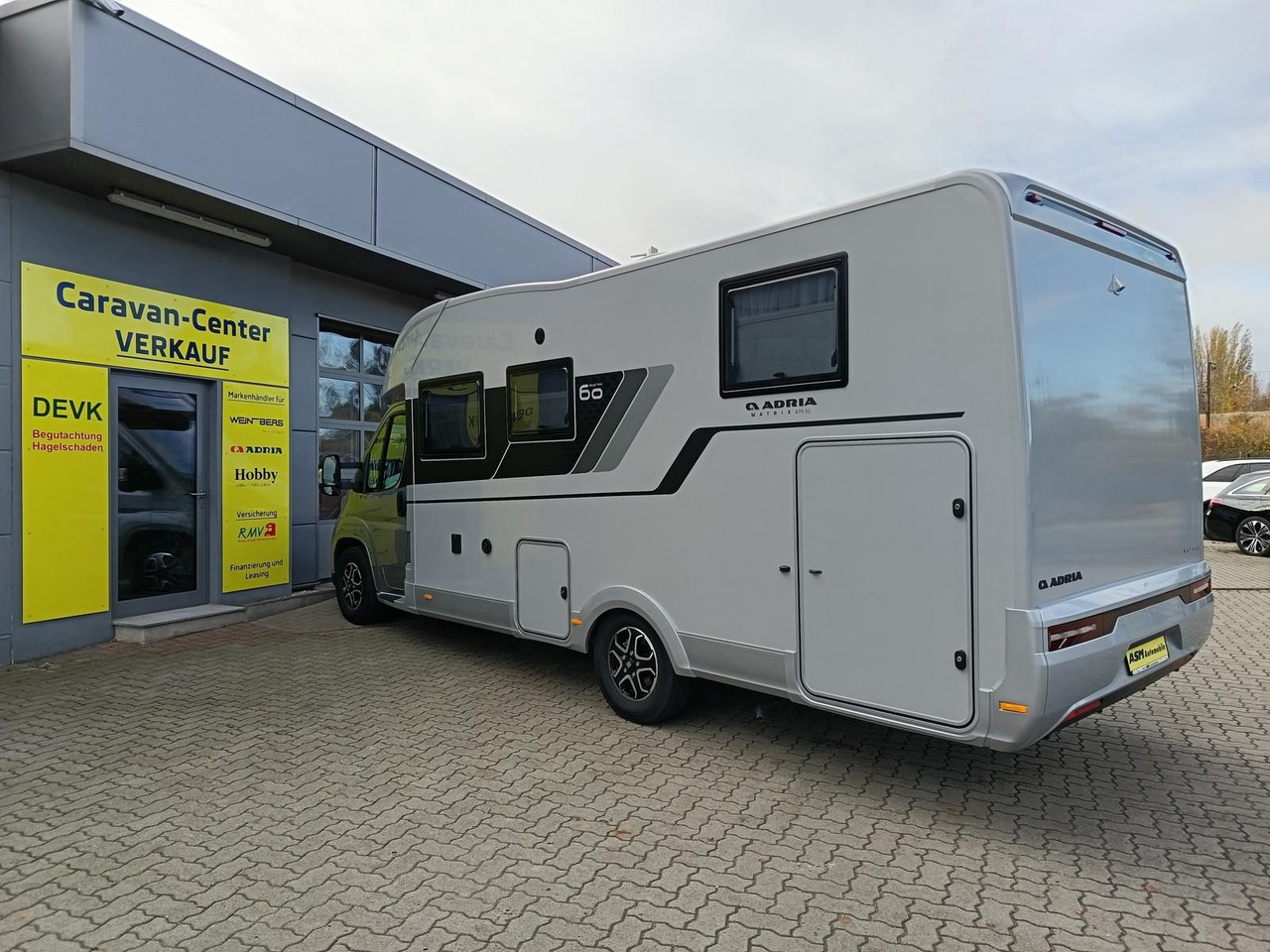 Adria Matrix 60Y 670 SL 4,4t*JUBILEE*MARKISE*LED*NAVI* - Teilintegriertes Wohnmobil: das Bild 4 Adria Matrix 60Y 670 SL 4,4t*JUBILEE*MARKISE*LED*NAVI* - Teilintegriertes Wohnmobil: das Bild 4