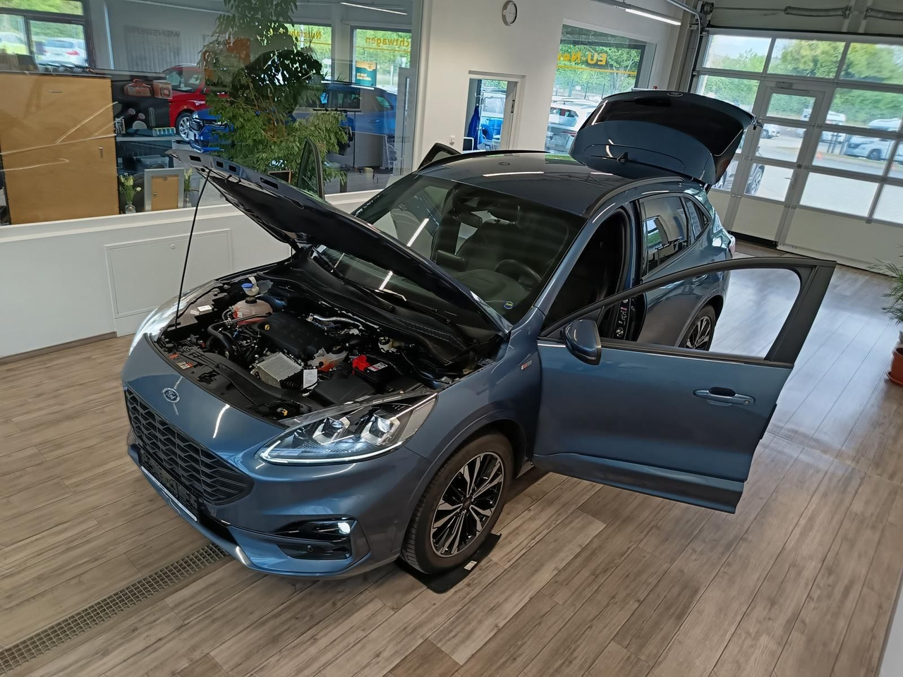 Ford Kuga ST-Line X 2,0 TDCi 4x4*AHK*NAVI*ACC*HEAD UP - SUV/ Geländewagen: das Bild 2 Ford Kuga ST-Line X 2,0 TDCi 4x4*AHK*NAVI*ACC*HEAD UP - SUV/ Geländewagen: das Bild 2
