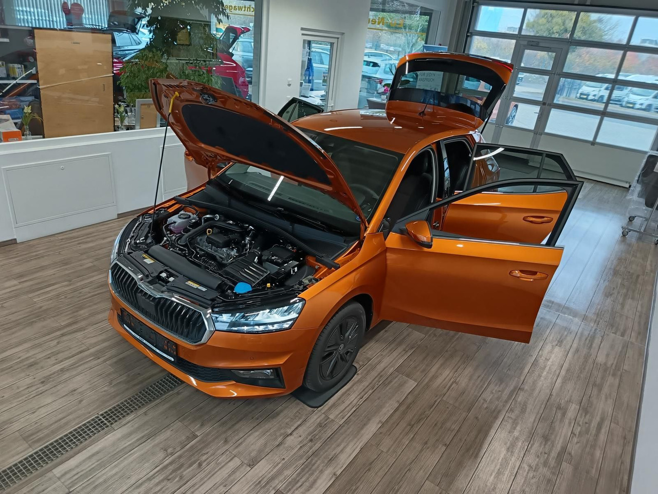 Skoda Fabia 130 Jahre 1,0 TSI*AHK-VORBER.*5J.GARANTIE* - Limousine: das Bild 2 Skoda Fabia 130 Jahre 1,0 TSI*AHK-VORBER.*5J.GARANTIE* - Limousine: das Bild 2