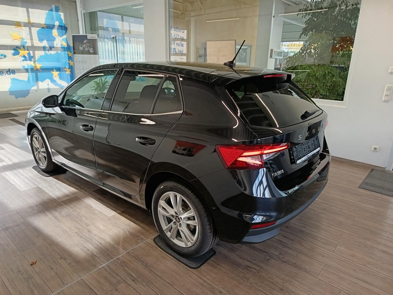 Skoda Fabia 130 Jahre 1,0TSI DSG*AHK-VORBER.*LED*R-KAM - Limousine: das Bild 4 Skoda Fabia 130 Jahre 1,0TSI DSG*AHK-VORBER.*LED*R-KAM - Limousine: das Bild 4