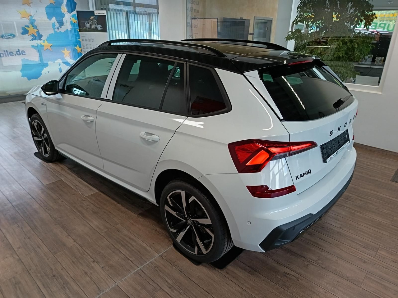 Skoda Kamiq Monte Carlo 1,5 TSI DSG*AHK*PANO*LED*ACC* - SUV/ Geländewagen: das Bild 4 Skoda Kamiq Monte Carlo 1,5 TSI DSG*AHK*PANO*LED*ACC* - SUV/ Geländewagen: das Bild 4