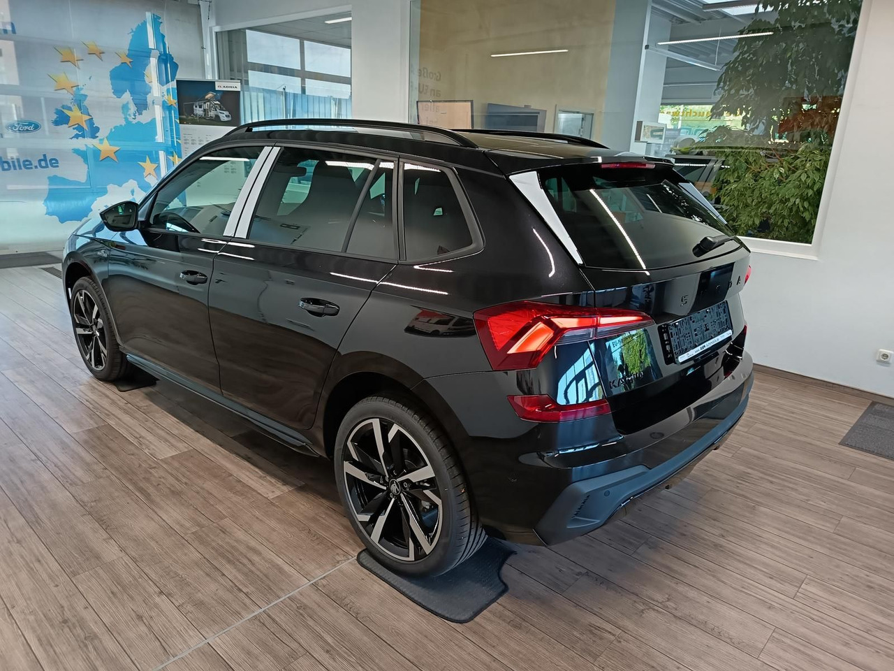 Skoda Kamiq Monte Carlo 1,5 TSI DSG*AHK*PANO*LED*ACC* - SUV/ Geländewagen: das Bild 4 Skoda Kamiq Monte Carlo 1,5 TSI DSG*AHK*PANO*LED*ACC* - SUV/ Geländewagen: das Bild 4