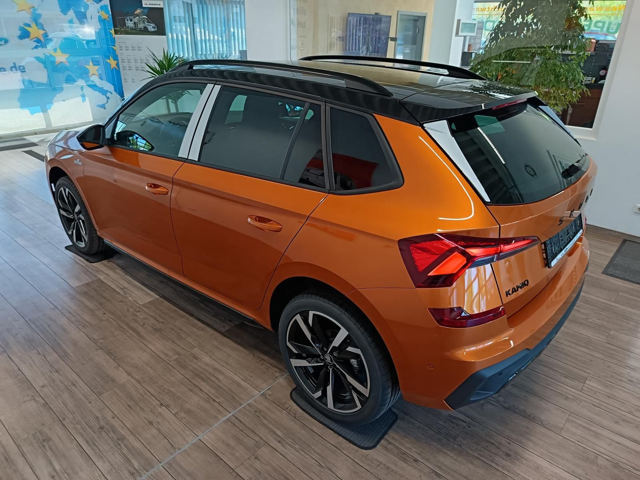 Skoda Kamiq Monte Carlo 1,5 TSI DSG*PANO*AHK*5J.GARANT - SUV/ Geländewagen: das Bild 4 Skoda Kamiq Monte Carlo 1,5 TSI DSG*PANO*AHK*5J.GARANT - SUV/ Geländewagen: das Bild 4