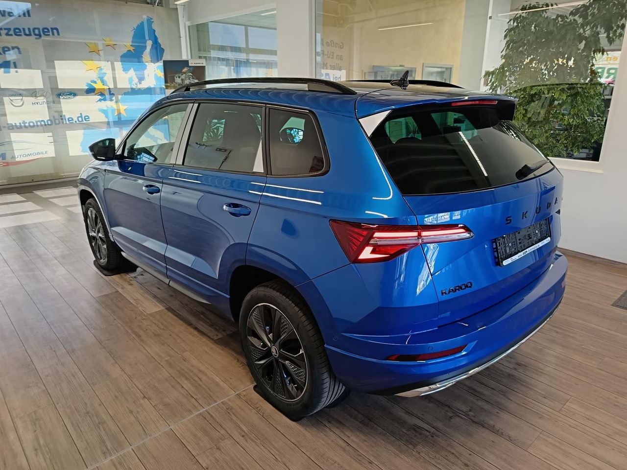 Skoda Karoq Sportline 1,5TSI DSG*AHK*360°*5J.GARANTIE* - SUV/ Geländewagen: das Bild 4 Skoda Karoq Sportline 1,5TSI DSG*AHK*360°*5J.GARANTIE* - SUV/ Geländewagen: das Bild 4