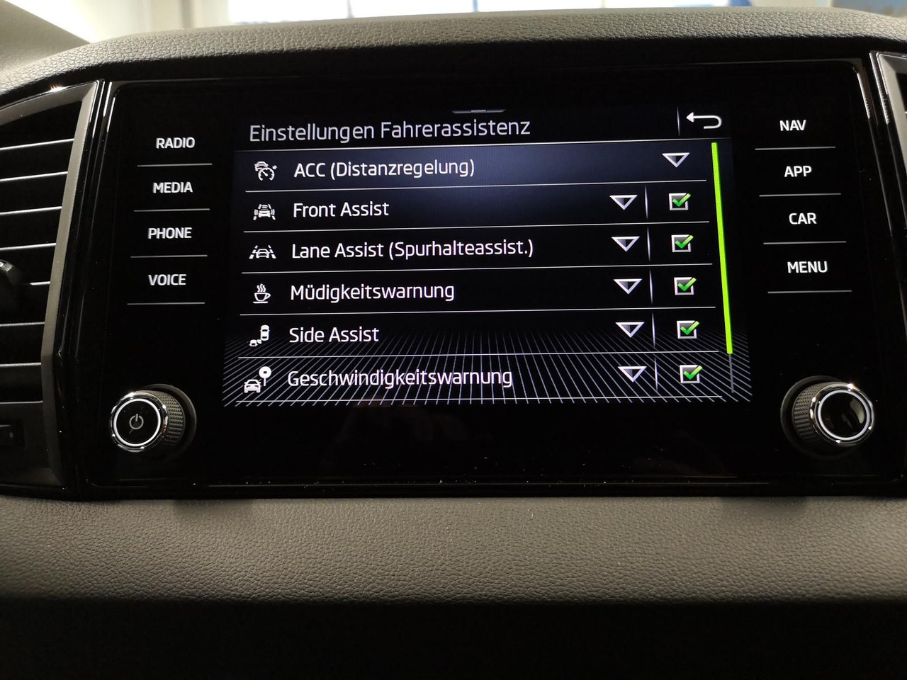 SUV/ Geländewagen Skoda Karoq Sportline 2,0TDI DSG 4x4*PSD*AHK*360°*NAVI: das Bild 14