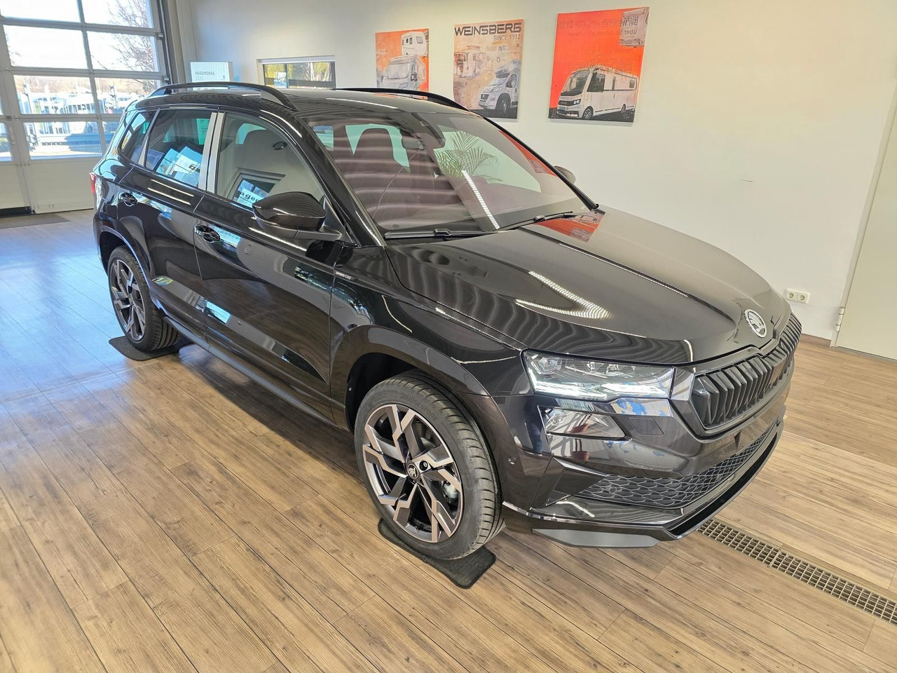 Skoda Karoq Sportline 2,0TDI DSG 4x4*PSD*AHK*360°*NAVI - SUV/ Geländewagen: das Bild 3 Skoda Karoq Sportline 2,0TDI DSG 4x4*PSD*AHK*360°*NAVI - SUV/ Geländewagen: das Bild 3