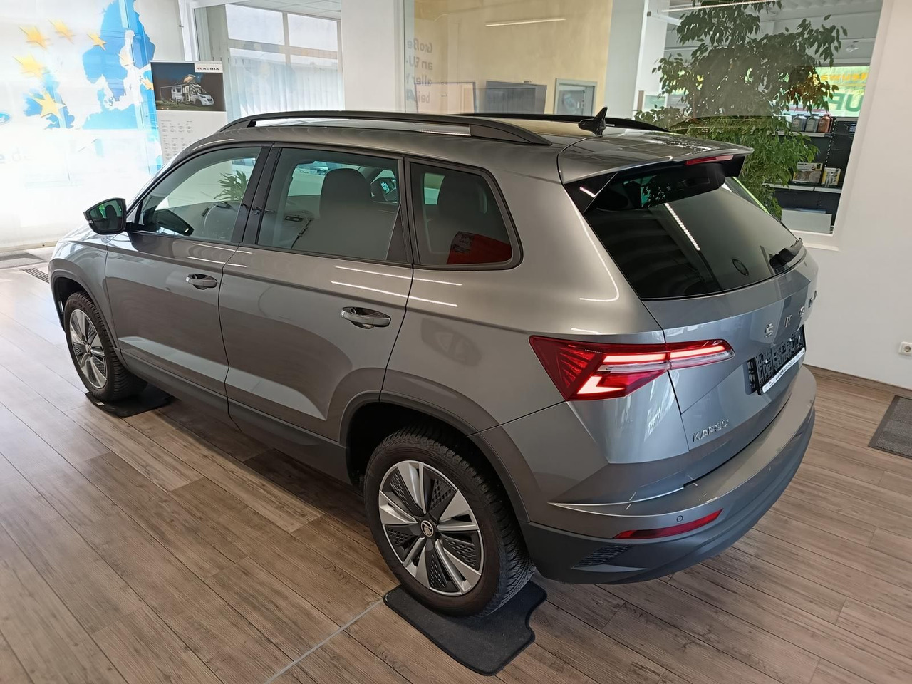 Skoda Karoq Style 1,5TSI DSG*AHK-VORBER*NAVI*LED*R-KAM - SUV/ Geländewagen: das Bild 4 Skoda Karoq Style 1,5TSI DSG*AHK-VORBER*NAVI*LED*R-KAM - SUV/ Geländewagen: das Bild 4