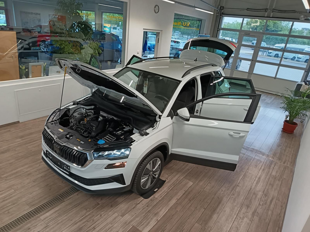 Skoda Karoq Style 1,5TSI DSG*AHK-VORBER*NAVI*LED*R-KAM - SUV/ Geländewagen: das Bild 2 Skoda Karoq Style 1,5TSI DSG*AHK-VORBER*NAVI*LED*R-KAM - SUV/ Geländewagen: das Bild 2